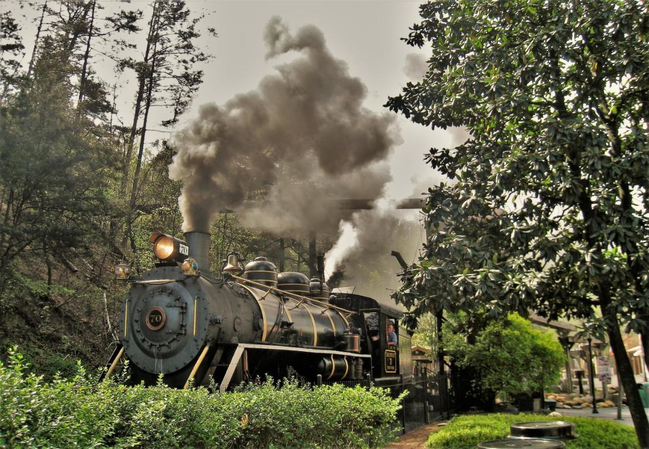 Whispering Winds, Hot Tub, Game Room, Wifi, 1089 Free Tickets Each Paid Day, Dollywood And More แกตลิงเบิร์ก ภายนอก รูปภาพ