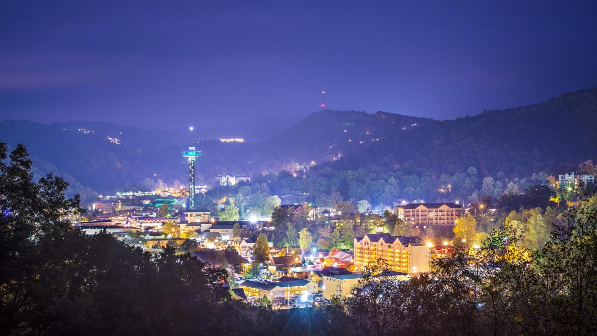 Whispering Winds, Hot Tub, Game Room, Wifi, 1089 Free Tickets Each Paid Day, Dollywood And More แกตลิงเบิร์ก ภายนอก รูปภาพ